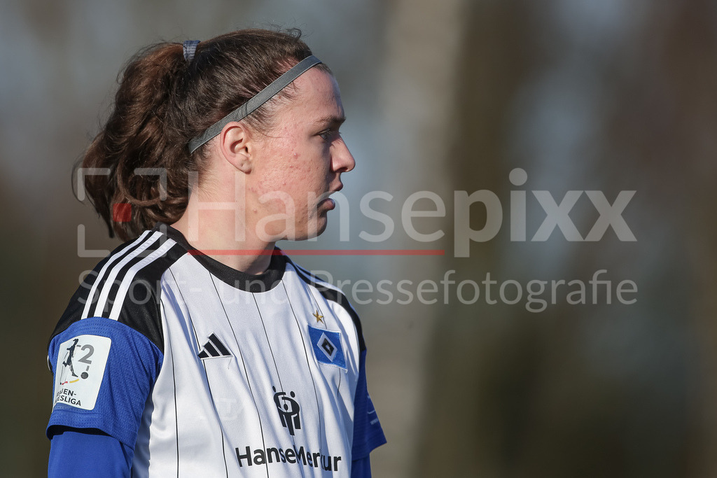 Fussball, Testspiel Frauen, Hamburger SV - Kolding IF | v.li.: Larissa Mühlhaus (Hamburger SV, 7) Portrait, Nahaufnahme, Einzelfoto, Einzelbild