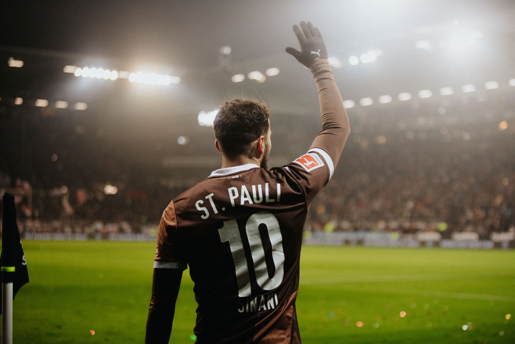 IMG_0268 | Der offizielle Shop für FC St. Pauli Fotos. Wähle aus Spielszenen & Fanmomenten dein FCSP Wunschformat. Wir liefern Millerntor-Atmosphäre.