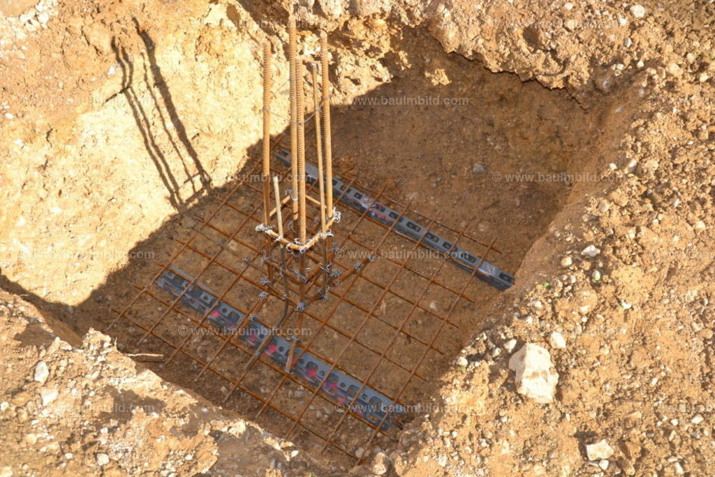 bib-lg04-betonarbeiten-0254 | Nach LV-Leistungsgruppen sortierte Detailfotos über den Bau eines Hauses. Alle Hausbau-Bilder direkt vom Urheber und Autor der Website Haus-Selber-Bauen.com