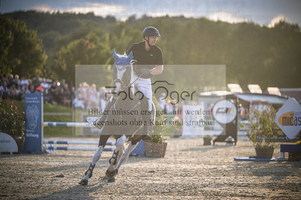 DOS_0467 | Entdecke hochwertige Reitturnierfotos von Foto Oger. Professionell, emotional und authentisch – jetzt Lieblingsmomente im Shop bestellen.Deutschlandweite Turnierfotografie. - Realisiert mit Pictrs.com