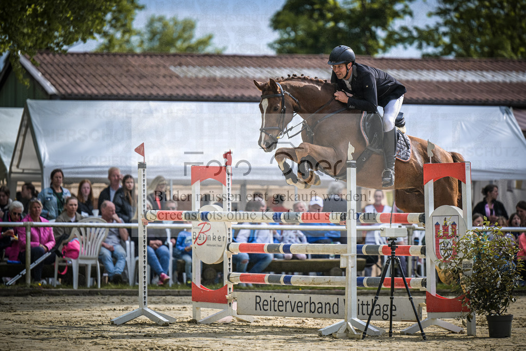 DOS_1546 | Entdecke hochwertige Reitturnierfotos von Foto Oger. Professionell, emotional und authentisch – jetzt Lieblingsmomente im Shop bestellen.Deutschlandweite Turnierfotografie. - Realisiert mit Pictrs.com