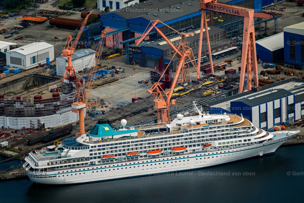 4038466 | EMDEN 09.08.2020 Kreuzfahrt- Passagier- und Fahrgast- Schiff " Amera " in der Werft Zum Zungenkai in Emden im Bundesland Niedersachsen, Deutschland. Weiterführende Informationen bei: Emder Werft und Dock GmbH,  Phoenix Reisen GmbH. // Cruise and passenger ship " Amera " on dock in Emden in the state Lower Saxony, Germany. Further information at: Emder Werft und Dock GmbH,  Phoenix Reisen GmbH. Foto: Gerhard Launer