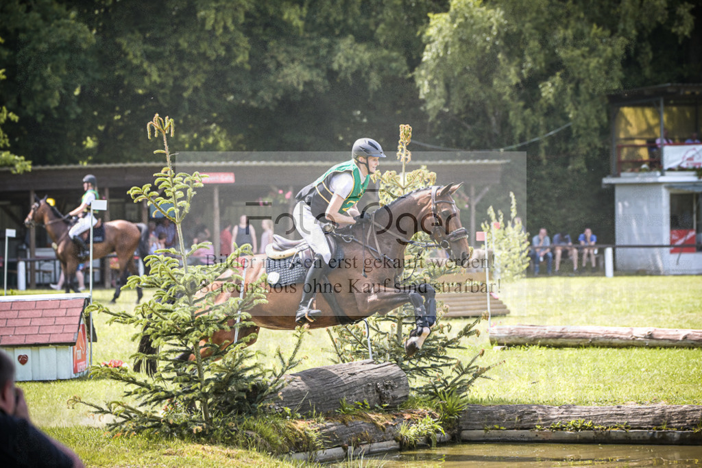 DOS_8636 | Entdecke hochwertige Reitturnierfotos von Foto Oger. Professionell, emotional und authentisch – jetzt Lieblingsmomente im Shop bestellen.Deutschlandweite Turnierfotografie. - Realisiert mit Pictrs.com