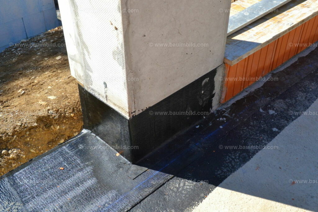 bib-lg05-abdichtungen-0013 | Nach LV-Leistungsgruppen sortierte Detailfotos über den Bau eines Hauses. Alle Hausbau-Bilder direkt vom Urheber und Autor der Website Haus-Selber-Bauen.com