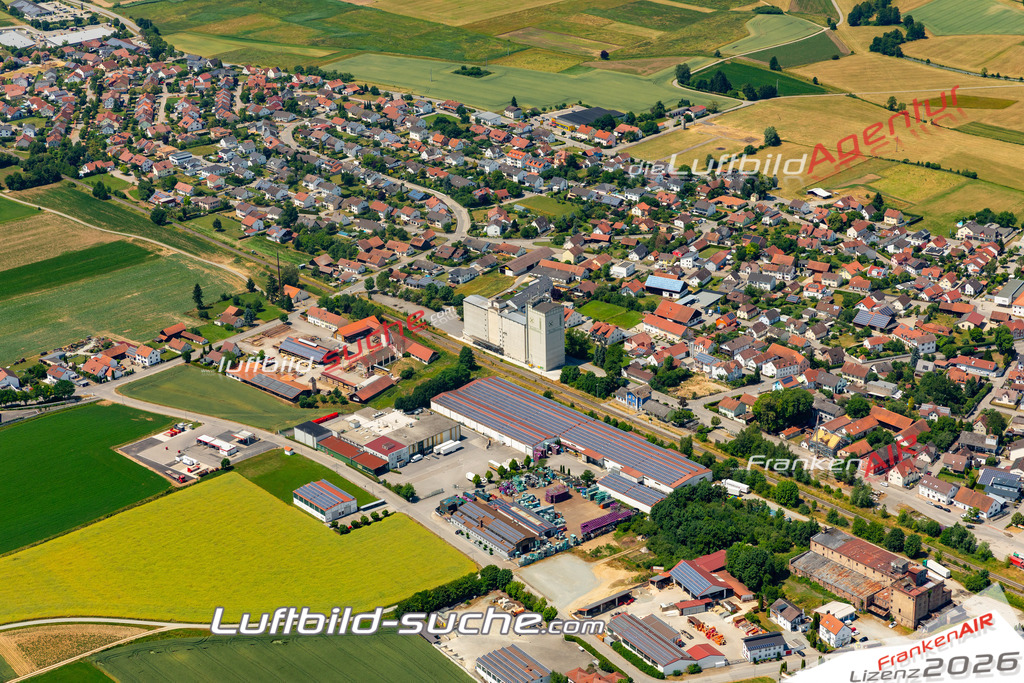 Das Luftbild zeigt :  Geiselhöring - Die Luftaufnahme wurde 2023 vom UL-Flugzeug aus erstellt ( keine Drohne ) - Hochauflösende Luftaufnahme - Für grossformatige Ausdrucke geeignet. Die Geschenkidee !Mit Lizenz und Bildrechte bestellbar