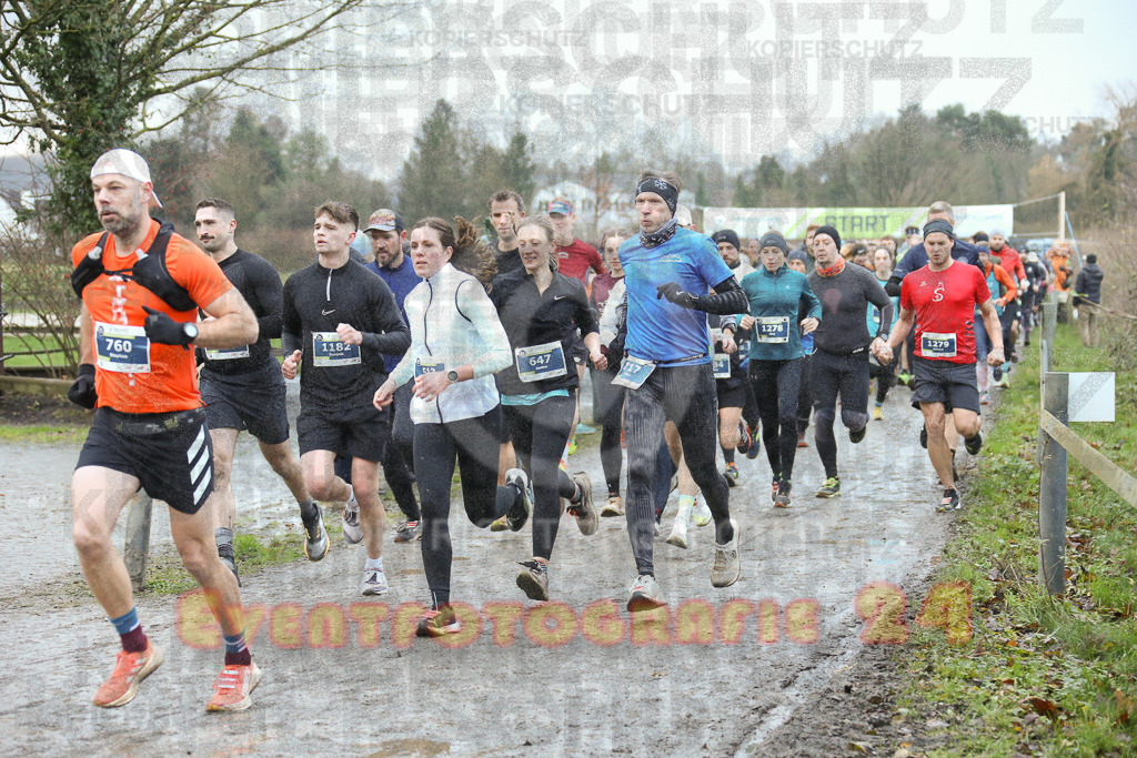 241208_0926_EX1_3657 | Sportfotografie im Rhein-Sieg Kreis, Köln, Bonn, NRW, Rheinland Pfalz, Hessen, etc. Unser Tätigkeitsfeld umfasst den Laufsport vom Volkslauf über den Marathon, Duathlon, Triathon bis zum Ultralauf wie Kölnpfad Ultra oder Schindertrail.