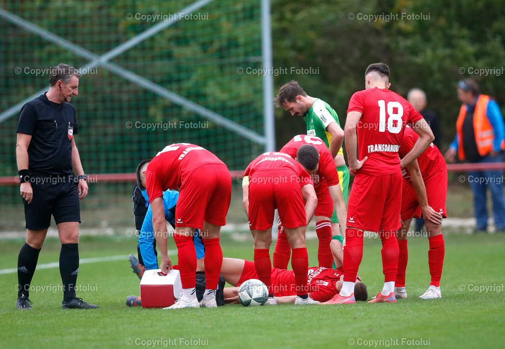 A_LUI_071023_42 | SPORT,FUSSBALL,LL.OST. ASKOE OEDT 1B-SV HAKA TRAUN 07.10.2023 IM BILD:DRAGAN JAVOROVIC (OEDT MUSS VERLETZT VOM FELD  FOTO:FOTOLUI