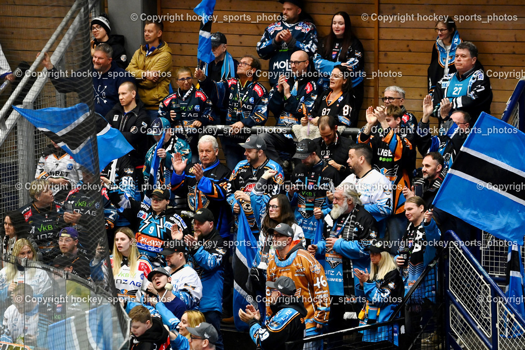 EC IDM WÄRMEPUMPEN VSV vs. Steinbach Black Wings Linz | Black Wings Linz Fans, EC IDM WÄRMEPUMPEN VSV vs. Steinbach Black Wings Linz, EC IDM WÄRMEPUMPEN VSV vs. Steinbach Black Wings Linz am 04.03.2026 in Villach (Stadthalle Villach), Austria, (Photo by Bernd Stefan)