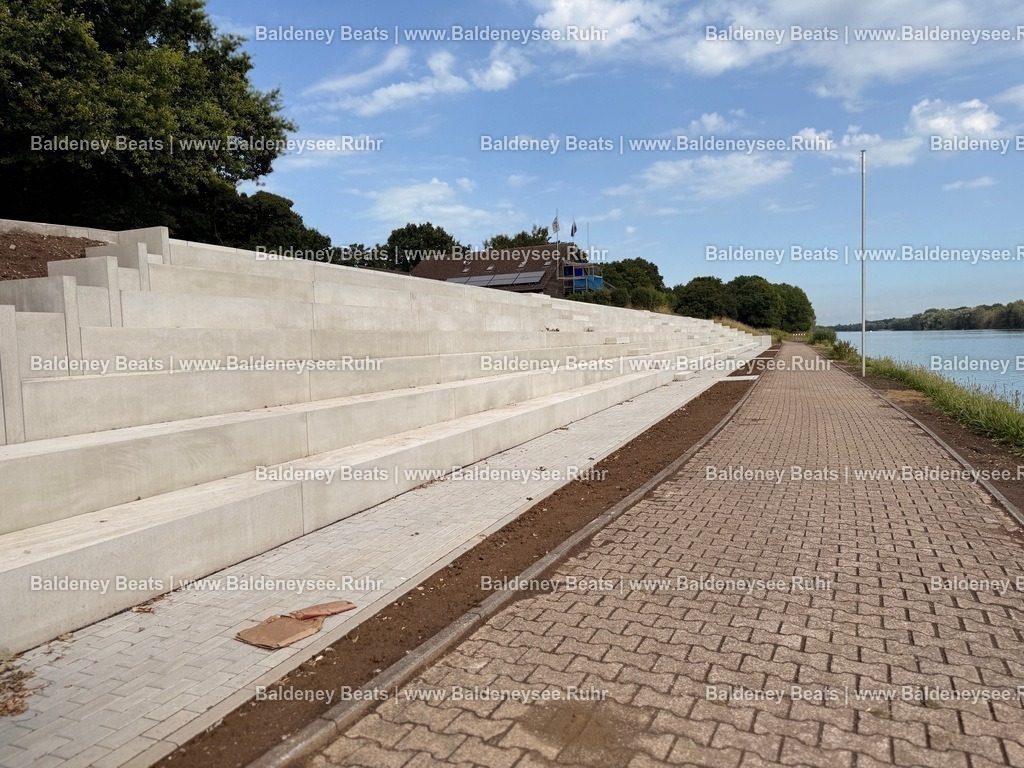 Krefeld - Elfrather See | Alle Nutzungsrechte vorbehalten. Jede Nutzung des Bildes bedarf einer gültigen Lizenz. Der Urheber- und Quellenhinweis „Foto: Cesar von Meissen / Baldeneysee.Ruhr“ ist bei jeder Veröffentlichung direkt am Bild anzubringen. Eine Weitergabe, Unterlizenzierung oder Weiterveräußerung an Dritte ist unzulässig. - Realisiert mit Pictrs.com