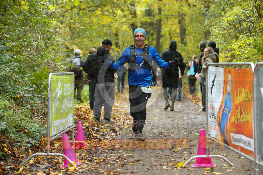 251026_1334_EX1_3664 | Sportfotografie im Rhein-Sieg Kreis, Köln, Bonn, NRW, Rheinland Pfalz, Hessen, etc. Unser Tätigkeitsfeld umfasst den Laufsport vom Volkslauf über den Marathon, Duathlon, Triathon bis zum Ultralauf wie Kölnpfad Ultra oder Schindertrail.