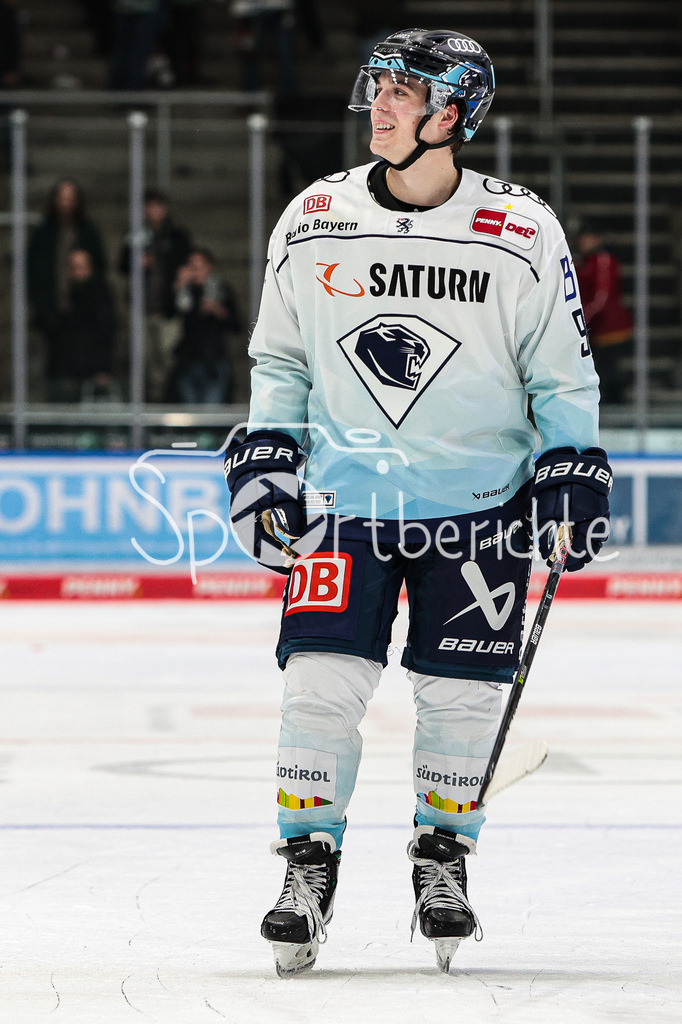 Augsburger Panther - ERC Ingolstadt | Ty RONNING (ING #91) ist happy nach dem Spiel