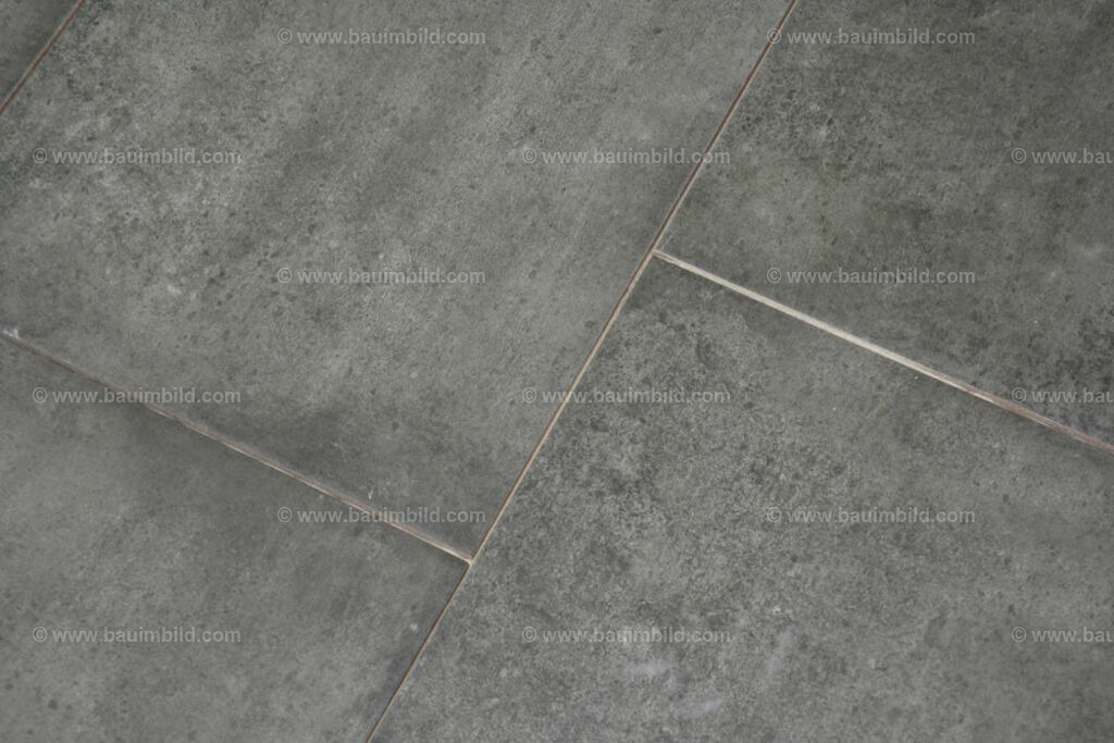 bib-lg21-fliesenlegerarbeiten-0085 | Nach LV-Leistungsgruppen sortierte Detailfotos über den Bau eines Hauses. Alle Hausbau-Bilder direkt vom Urheber und Autor der Website Haus-Selber-Bauen.com