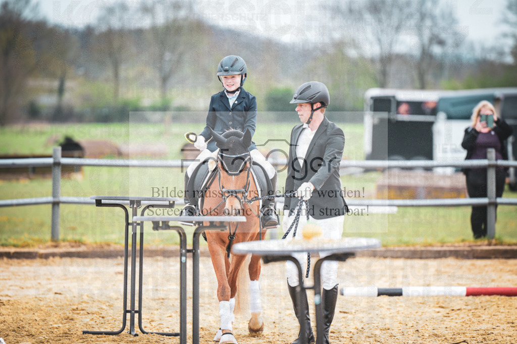 DOS_8735 | Entdecke hochwertige Reitturnierfotos von Foto Oger. Professionell, emotional und authentisch – jetzt Lieblingsmomente im Shop bestellen.Deutschlandweite Turnierfotografie. - Realisiert mit Pictrs.com