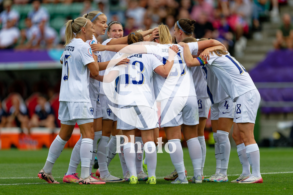 Norway v Finland - UEFA Women's EURO 2025 Group A | SION, SWITZERLAND - JULY 6: Oona Sevenius of Finland celebrates after scoring her team's first goal with teammates  during the UEFA Womens EURO 2025 Group A match between Norway and Finland at Stade de Tourbillon on July 6, 2025 in Sion, Switzerland. (Photo by Giuseppe Velletri/Sports Press Photo/Getty Images)