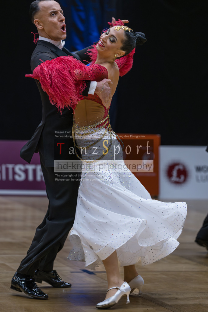 20260110_1BL_Std-Formationen_1934 | Tanzsportbilder, Standardtanz, Lateintanz, WDSF, DTV, LTVB, dancecomp, goc, hessen tanzt, blaues band der spree, walzer, tango, wiener walzer, slowfox, quickstepp, samba, rumba, cha-cha-cha, paso doble. jive, hd-kroft photography, turniertanzsport