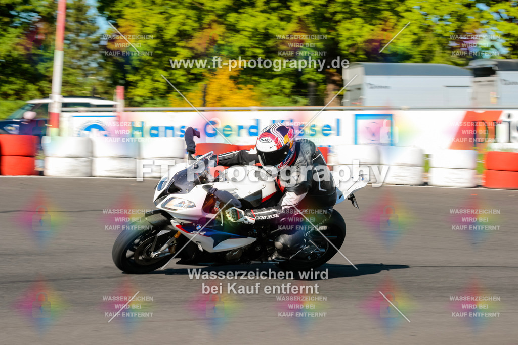Moto-TeamOBK-21184 | Hier findet Ihr Bilder von Touristenfahrten auf der Nürburgring Nordschleife oder von anderen Veranstaltungen die ich besucht habe. Viel Spass beim Durch Schauen 