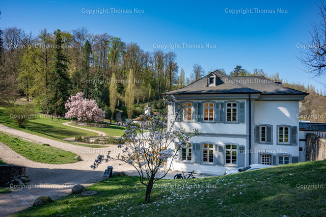 Fürstenlager_Bensheim_Auerbach_DSC_9845 | Bensheim, Auerbach, Die Sommerredidenz der Hessischen Fürstenfamilie aus Darmstadt war der Staatspark Fürrstenlager bis zum Jahre 1918,  idyllisches Dörfchen, beliebtes Ausflugsziel für Wanderer, Spaziergänger und Radfahrer, ,, rechts im Bild das Herrenhaus, , Bild: Thomas Neu