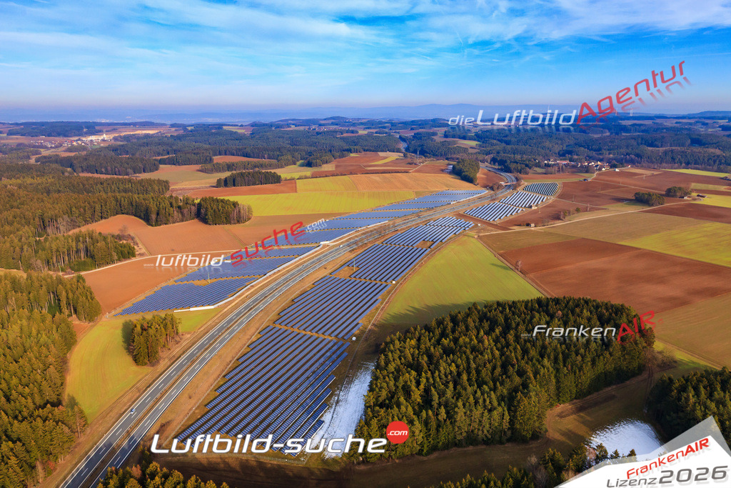 aktuelles Luftbild von Pv-anlage-autobahn  - Luftaufnahme wurde 2019 von https://frankenair.de mittels Flugzeug (keine Drohne) erstellt.