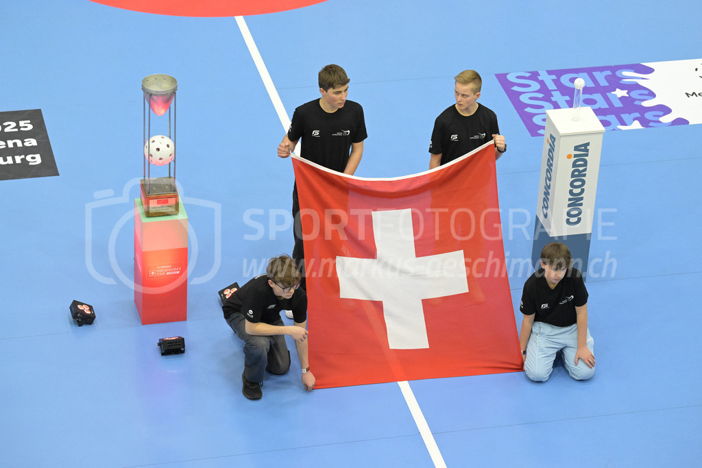 Zug United vs HC Rychenberg - 22. February 2025 | Zug United vs HC RychenbergSporthalle Wankdorf, BernDie Schweizer Flagge.Bild: Sportfotografie Markus Aeschimann | www.markus-aeschimann.ch - Realisiert mit Pictrs.com