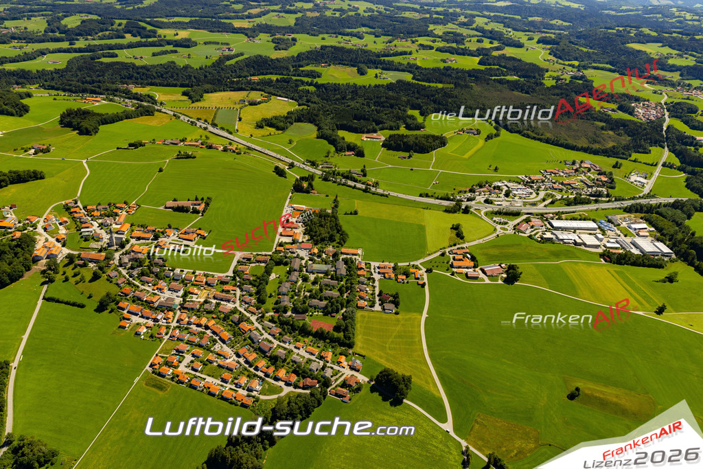 Aktuelles Luftbild von  Irschenberg - Die Luftaufnahme wurde 2022 mittels UL-Flugzeug erstellt ( keine Drohne ) - hochauflösende Kamera-Systeme von  Canon -Beste Qualität - Für grossformatige Ausdrucke geeignet. Die Geschenkidee !