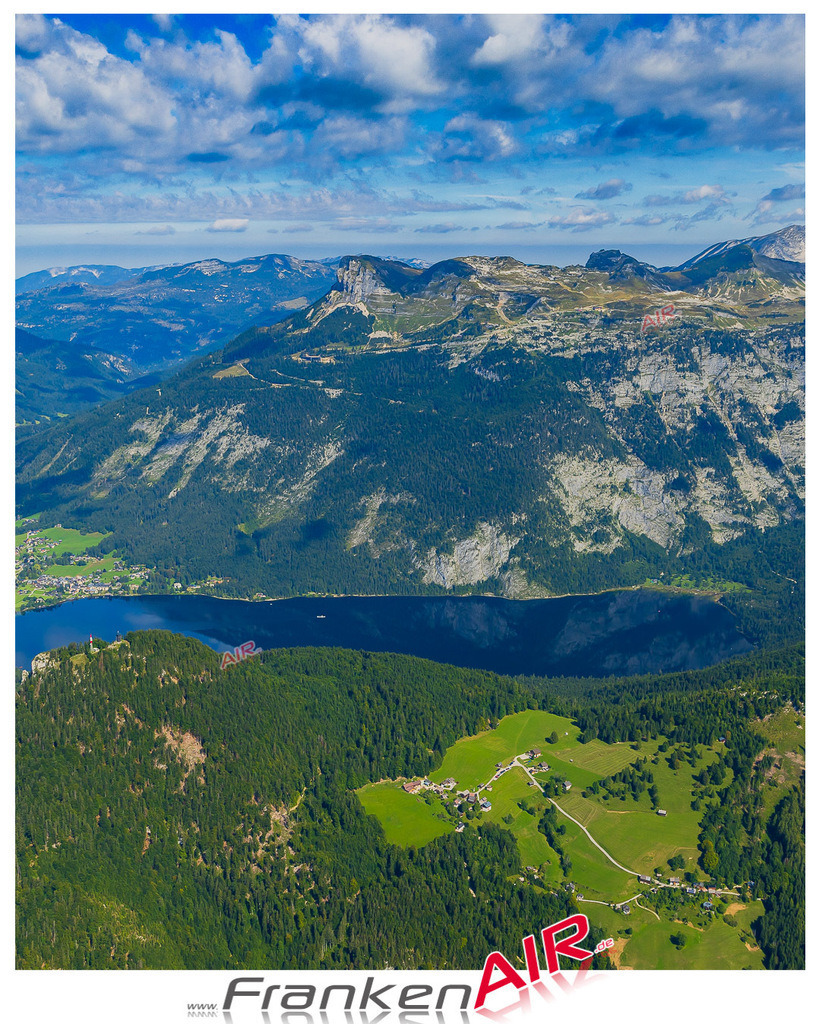 Schrägluftbild  Altausseer See  Altaussee - Das Luftbild wurde 2025 vom UL-Flugzeug heraus erstellt ( keine Drohne ) - Hochauflösende Luftaufnahme -Nicht vergleichbar mit Google Maps oder Satelittenbilder- Die Geschenkidee !Mit Lizenz und Bildrechte bestellbar