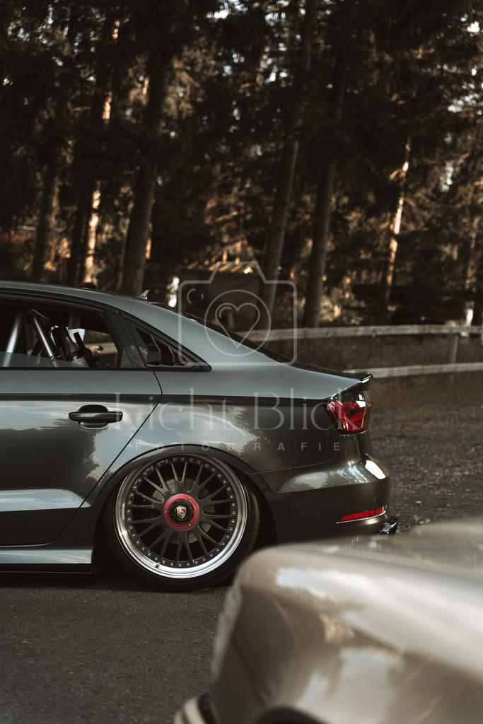 7M300582 Kopie | <licht-blick-fotografie><shooting><portraitshooting><tiershooting><landschaftsbilder><shootingbuchen><buchen><fotografbremen> <fotograf niedersachsen><fotografin Bremen und niedersachsen><carshooting><automobilfotografie><auto> - Realisiert mit Pictrs.com
