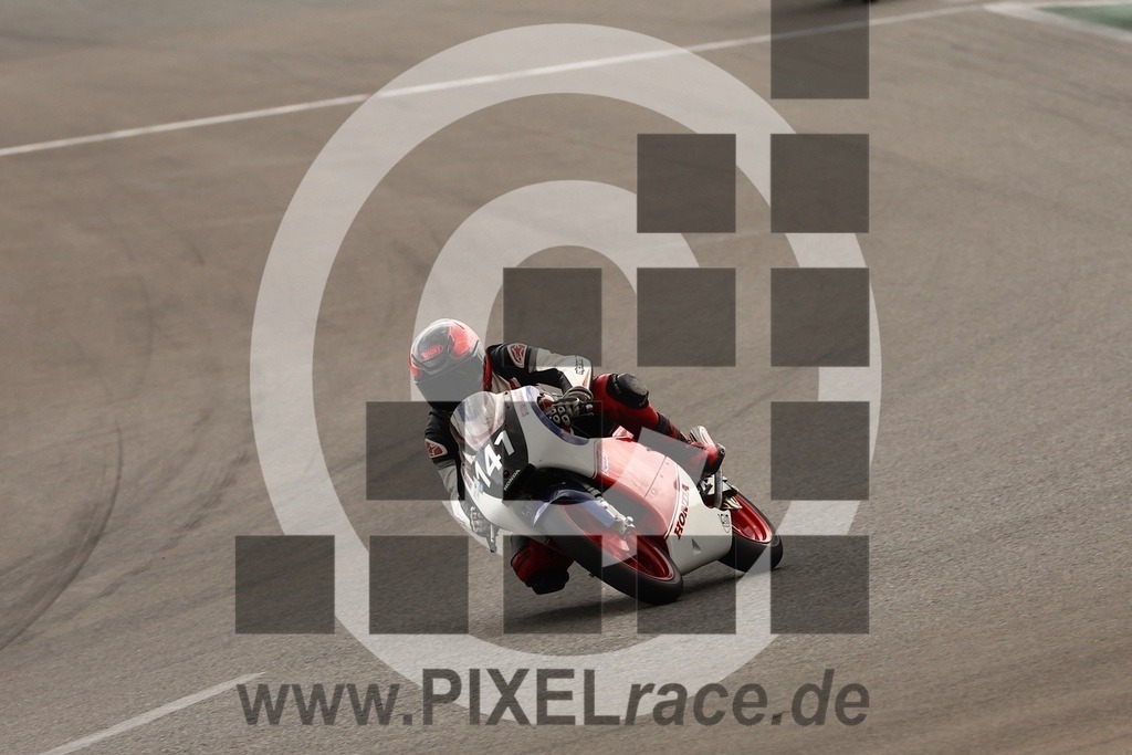 0141-20260418_02868 | Schöne Erinnerungen an spannende Momente - das festzuhalten ist unser Job. PIXELrace.de ist seit 2003 auf den Rennstrecken Europas unterwegs um die Action draußen beim Fahren und die wunderbare Stimmung imm Fahrerlager für euch einzufangen.