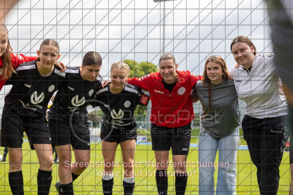 20250529_130126_0404 | #,  SGM Wendlingen-Ötlingen II (blau) vs. 1.FC Donzdorf II (schwarz), Fussball, Frauen-Bezirkspokal Finale Saison 2024/2025, Rasenplatz VfL Stadion Kirchheim, Jesinger Straße 105, 73230 Kirchheim, 29.05.2025 - 13:00 Uhr,Foto: PhotoPeet-Sportfotografie/Peter Harich