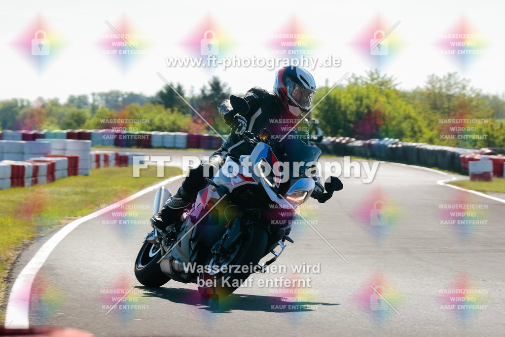 Moto-TeamOBK-21151 | Hier findet Ihr Bilder von Touristenfahrten auf der Nürburgring Nordschleife oder von anderen Veranstaltungen die ich besucht habe. Viel Spass beim Durch Schauen 