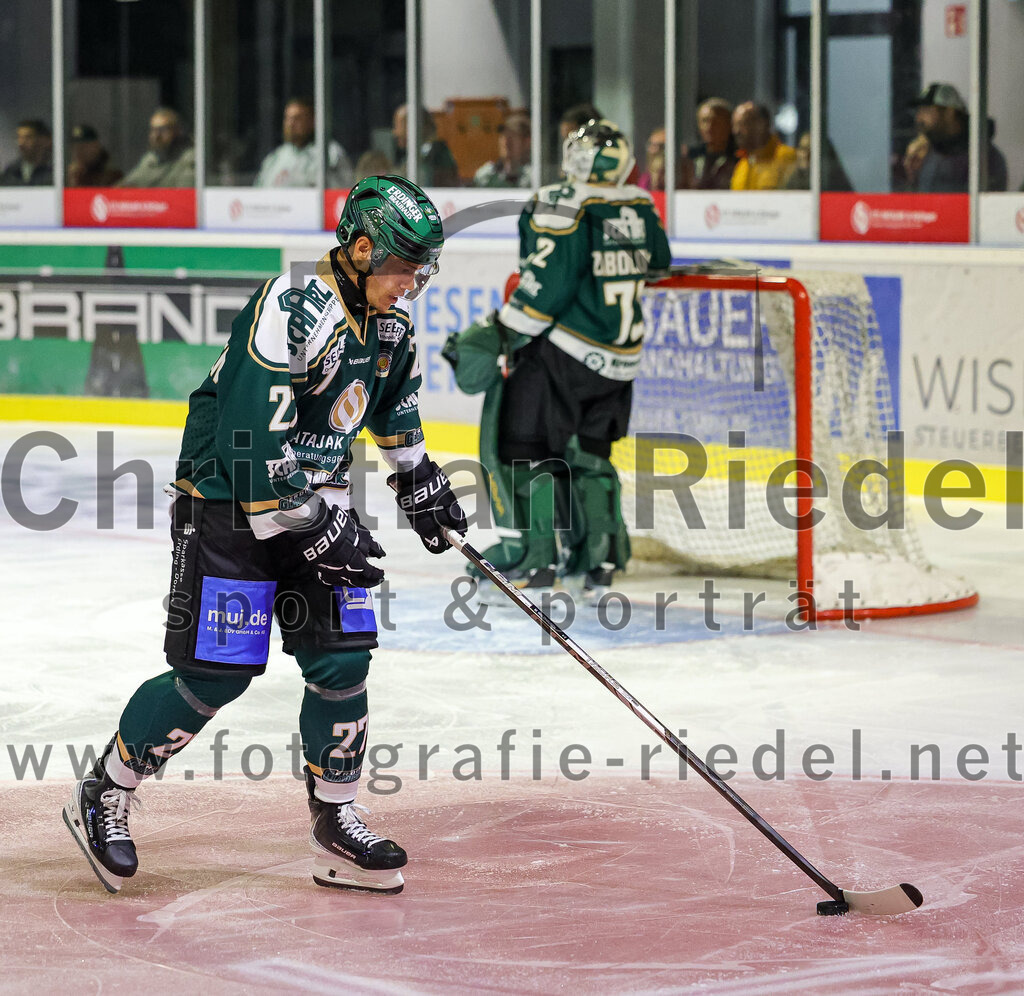 2025-09-12_145_TSV_Erding_gegen_EV_Landshut | Erding, Deutschland, 12.09.2025:Eishockey, Oberliga Süd 2025 / 2026, Testspiel, TSV Erding gegen EV Landshut, Endergebnis: 4:6Mark Waldhausen (Erding Gladiators, #27)Foto: Christian Riedel / fotografie-riedel.net