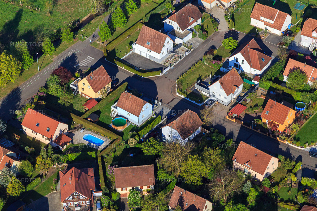 Vue aérienne: Rue des Sarments x Rue Heuwiese Altenstadt à le quartier Altenstadt in Wissembourg dans le département Bas Rhin, France – .Photo: IMG_099281.jpg prise le 30/04/2017 par Werner Riehm/FLY-FOTO.eu – Résolution de l'original: 5472 x 3648 px
