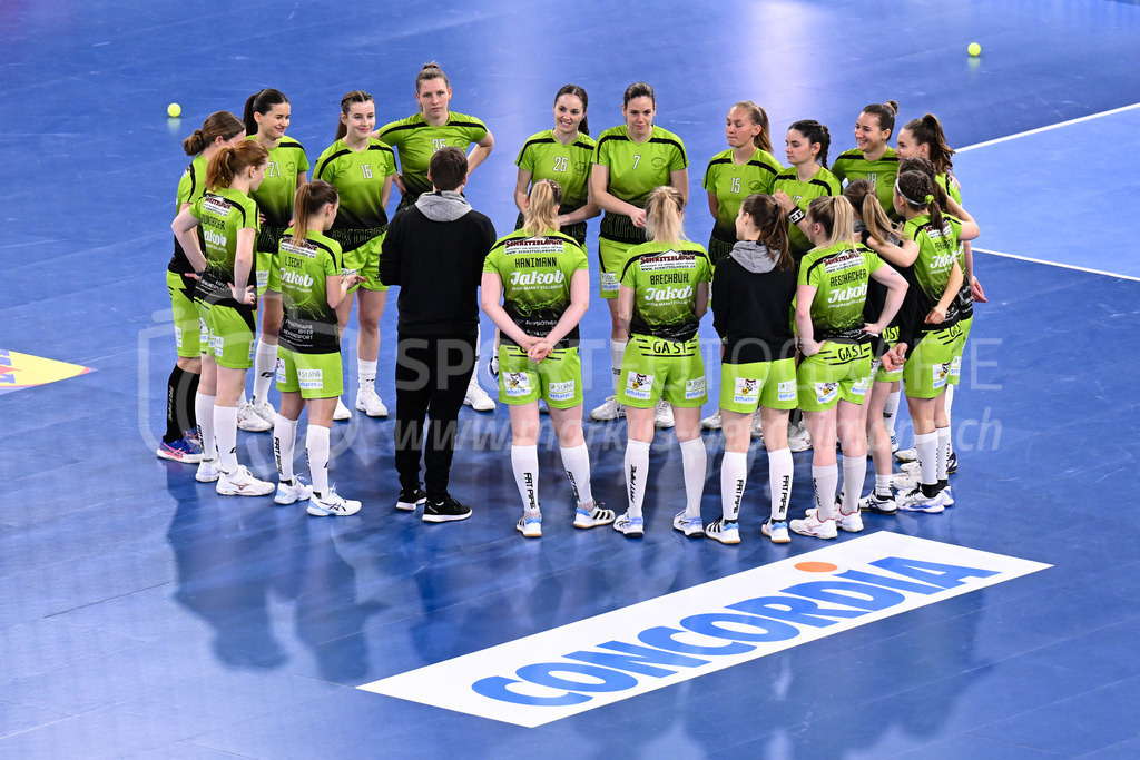 Kloten-Dietlikon Jets vs Skorpion Emmental Zollbrück - 15. April 2023 | Kloten-Dietlikon Jets vs Skorpion Emmental Zollbrück
Stimo Arena, Kloten
Spielerinnen von Skorpion Emmental Zollbrueck beim Aufwärmen vor dem Spiel.
Bild: Sportfotografie Markus Aeschimann | www.markus-aeschimann.ch - Realisiert mit Pictrs.com