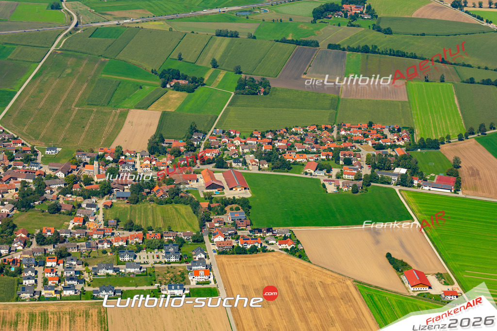 Das Luftbild zeigt :  Pastetten - Die Luftaufnahme wurde 2024 vom UL-Flugzeug aus erstellt ( keine Drohne ) - Hochauflösende Luftaufnahme - Für grossformatige Ausdrucke geeignet. Die Geschenkidee !Mit Lizenz und Bildrechte bestellbar