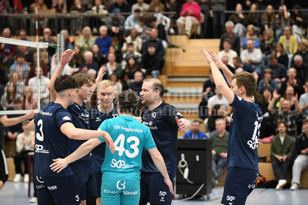 TSV Deggendorf  : VC Eitting 09 | Deggendorfer Volleyballer können jubeln - Realisiert mit Pictrs.com