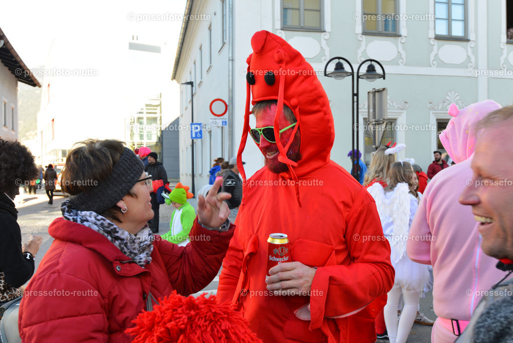 xnews-2023-Feb16-Unsinniger_Fasching_Reutte-nik-WTV_7563 | Info aus dem Bezirk Reutte/Ausserfern Tirol sowie eine umfangreiche Bilddatenbank über die gesamte Region: Lechtal, Talkessel Reutte, Tannheimertal, Zwischentoren. Lech, Plansee, Zugspitze, Grenztunnel, B179, Fernpassstraße, Verkehr, Lawinen, Tradition, - Realisiert mit Pictrs.com
