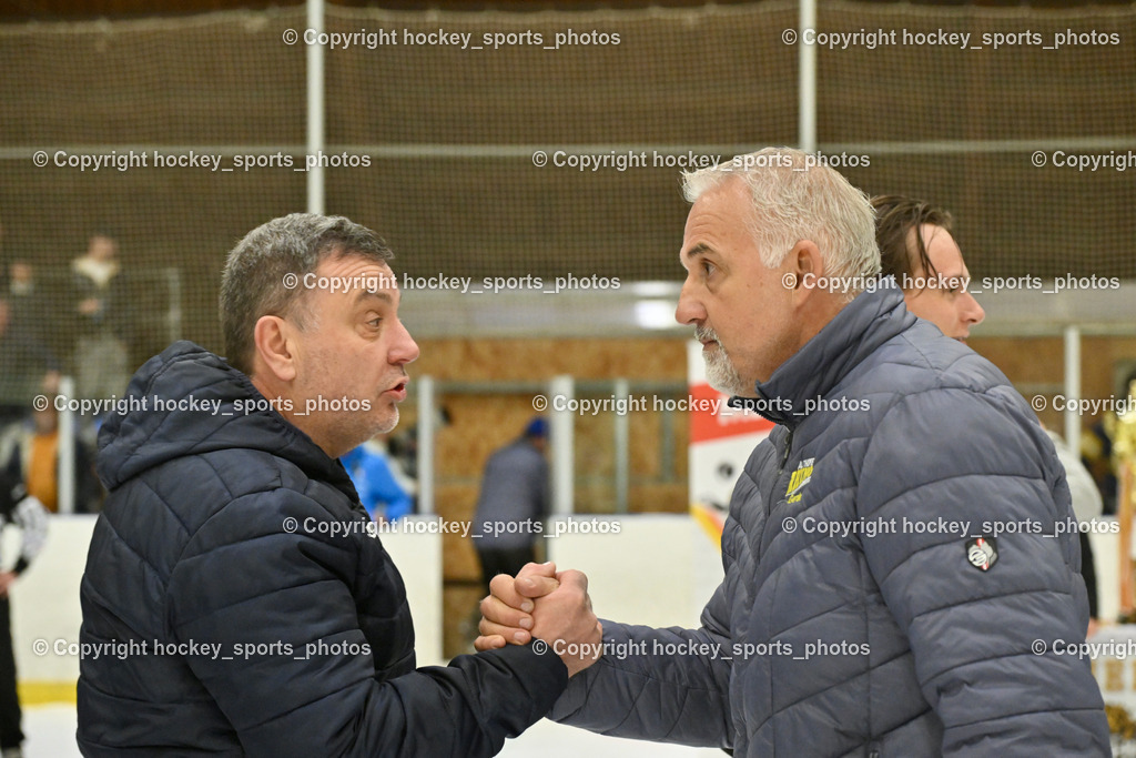 ESC Sparkasse Steindorf Meister 2025/26 | Sektionsleiter ESC Steindorf Hans Tschernutter, Headcoach EHC Althofen Ressmann Gerald, ESC Sparkasse Steindorf Meister 2025/26, ESC Sparkasse Steindorf Meister 2025/26 am 08.03.2026 in Althofen (Stadthalle Althofen), Austria, (Photo by Bernd Stefan)