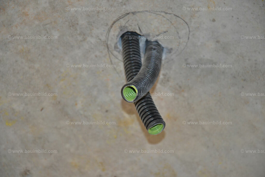 bib-lg17-elektroinstallation-0167 | Nach LV-Leistungsgruppen sortierte Detailfotos über den Bau eines Hauses. Alle Hausbau-Bilder direkt vom Urheber und Autor der Website Haus-Selber-Bauen.com