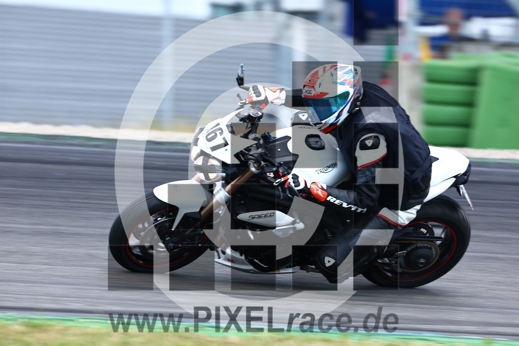 0467-20240624_01314 | Schöne Erinnerungen an spannende Momente - das festzuhalten ist unser Job. PIXELrace.de ist seit 2003 auf den Rennstrecken Europas unterwegs um die Action draußen beim Fahren und die wunderbare Stimmung imm Fahrerlager für euch einzufangen.