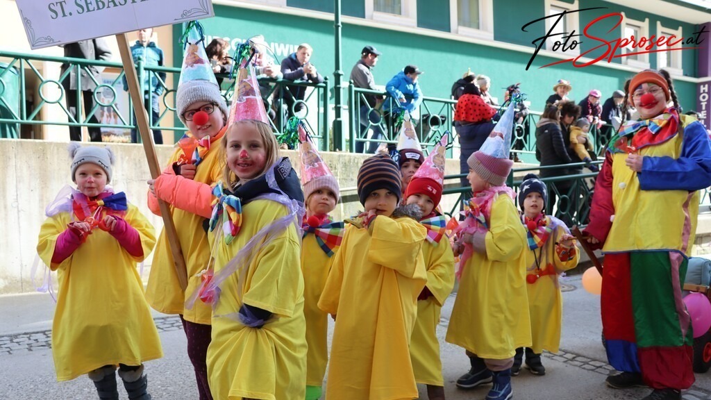 fasching-mariazell2025 (13) | Mit meiner Kamera halte ich besondere Augenblicke, faszinierende Landschaften und interessante Details fest. Dabei entstehen ganz unterschiedliche Aufnahmen – von stimmungsvollen Landschaftsfotografien und beeindruckenden Drohnenaufnahmen über Pressefotos - Realisiert mit Pictrs.com