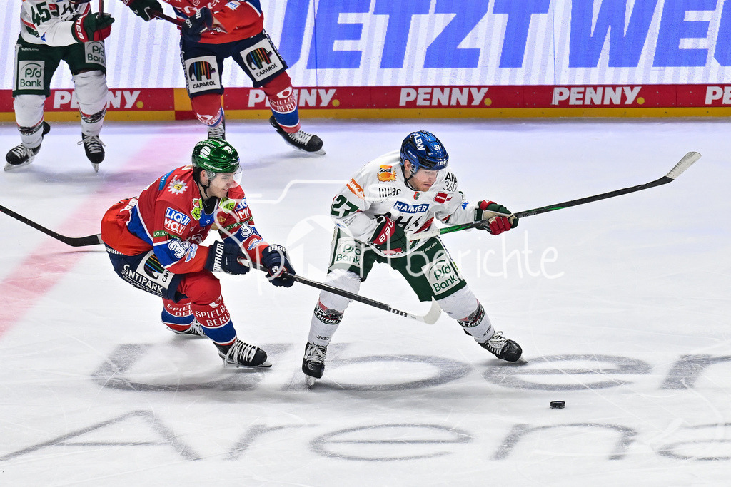 Eisbären Berlin - Augsburger Panther | BERLIN, GERMANY - 04. JANUARY: im Duell Matej LEDEN (Eisbären Berlin 33) und Kyle MAYHEW (Augsburger Panther 27) während dem Match zwischen den Eisbären Berlin und den Augsburger Panthern am 36. Spieltag der Penny DEL in der UBER Arena