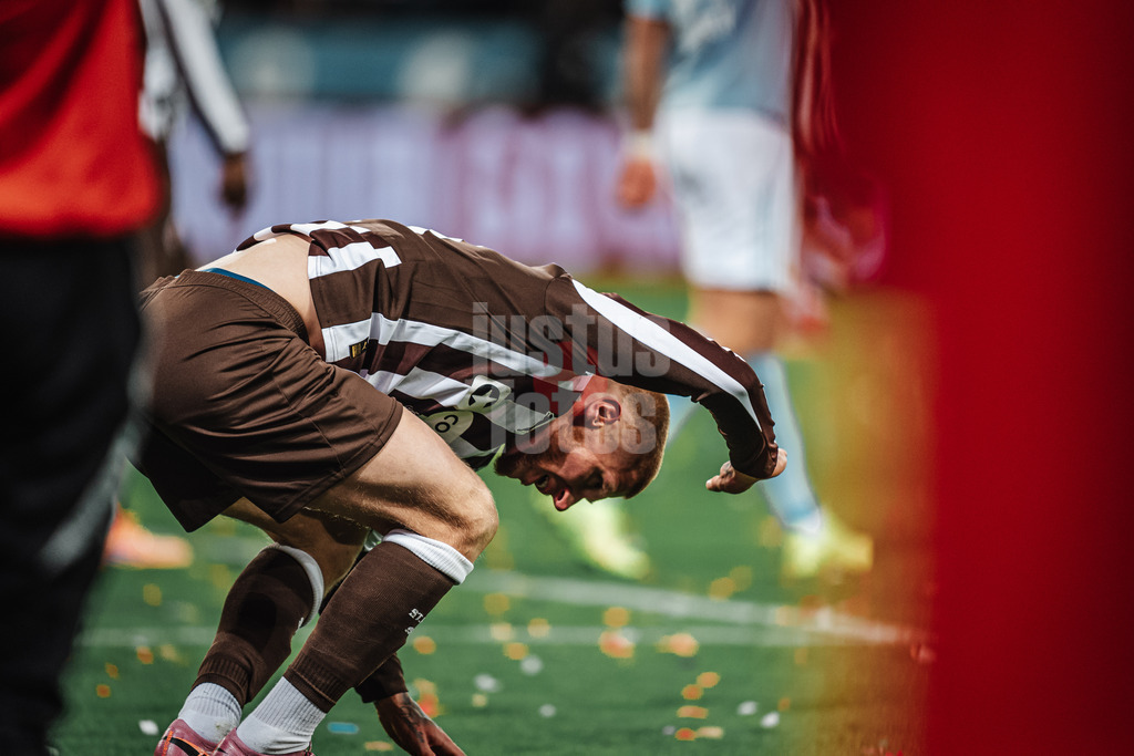 Fußball | Männer | Saison 2025/2026  | Fußball-Bundesliga | 11. Spieltag | FC St. Pauli vs. 1. FC Union Berlin | 23.11.2025 | Louis Oppie (#23, FC St. Pauli) ärgert sich