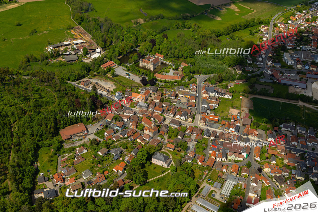 Das Luftbild der Stadt Mitwitz wurde 2022 vom Flugzeug heraus erstellt (keine Drohnen-Aufnahmen) Aufnahmehöhe ca.450 Meter- hohe Bildauflösung und Druck-Qualität. Garantiert!