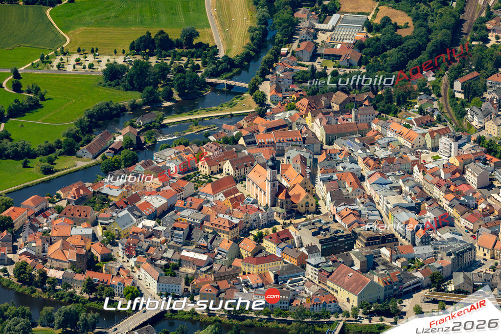 Das Luftbild der Stadt Cham wurde 2022 vom Flugzeug heraus erstellt (keine Drohnen-Aufnahmen) Aufnahmehöhe ca.450 Meter- hohe Bildauflösung und Druck-Qualität. Garantiert!