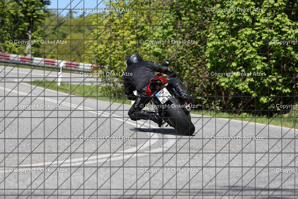 IMG_9503 | Fotograf am Kyffhäuser. Onkel Atze. Kyffhäuser Rennstrecke. Café36. Motorsportfotografie. - Realisiert mit Pictrs.com