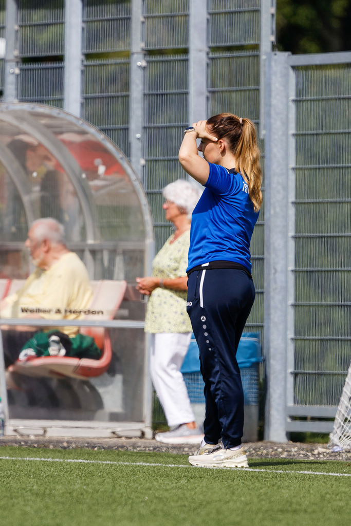 FCHMÜN_250907_9812 | Fotopresso – Sportfotografie in Heidenheim & Umgebung. Professionelle Sportfotografie für unvergessliche Momente. Dynamische Action-Shots, emotionale Szenen & hochwertige Bilder. - Realisiert mit Pictrs.com