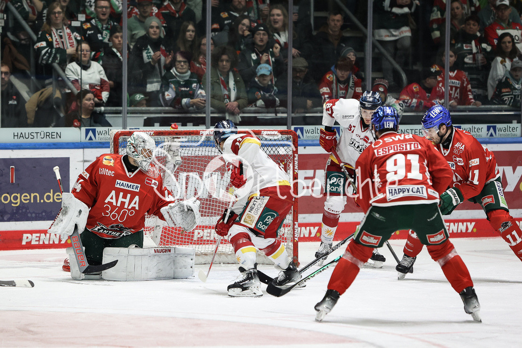 Augsburger Panther - Düsseldorfer EG | Grosschance fuer die DEG / Dennis ENDRAS (AEV #44) kann das Gegentor verhindern