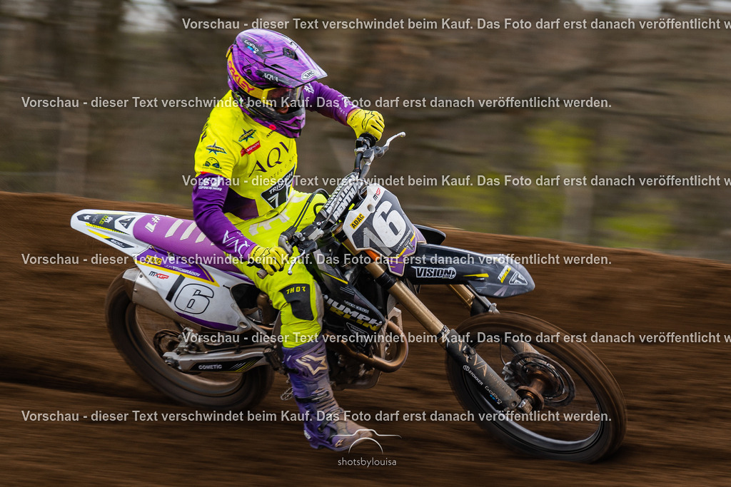 04_13_Bensdorf_MX1-3136 | Sportfotografin aus Berlin-Brandenburg mit Fokus auf Motocross. Ich halte deine sportliche Leistung und echte Emotionen auf und neben der Strecke professionell fest. Entdecke die Fotos von deinem Rennen und bestelle sie direkt hier im Shop.