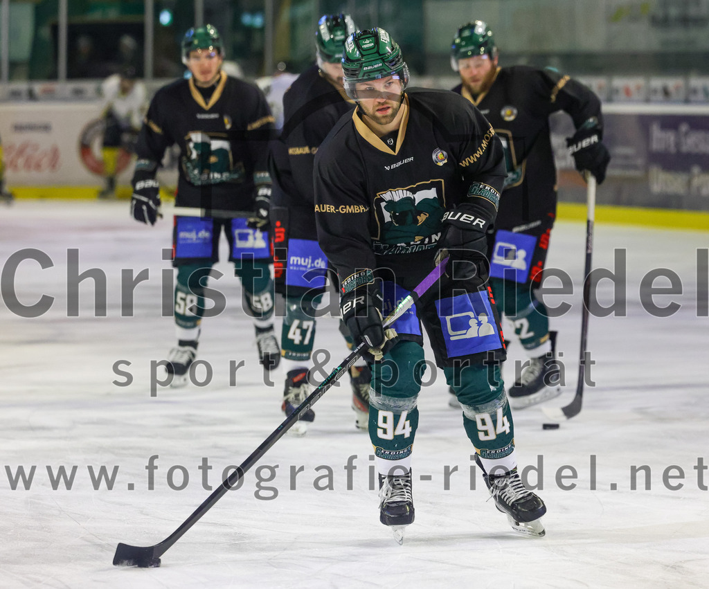 2025-12-28_013_TSV_Erding_gegen_onesto_Tigers_Bayreuth | Erding, Deutschland, 28.12.2025:Eishockey, Oberliga Süd 2025 / 2026, 31. Spieltag, TSV Erding gegen onesto Tigers Bayreuth, Endergebnis: 6:5 n.V.Markus Eberhardt (Erding Gladiators, #94)Foto: Christian Riedel / fotografie-riedel.net