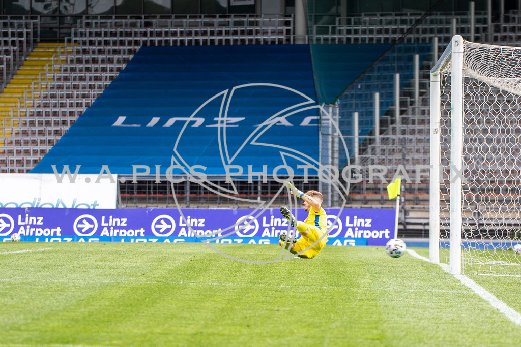  Blau Weiss Linz vs Austria Klagenfurt | LINZ, AUSTRIA,HPYBET 2. Liga, Runde 21 Blau Weiss Linz vs Austria Klagenfurt, Image shows the 0:1 from Oliver Markoutz (A.Klagenfurt).
Photo: SMP/Andreas Willdoner