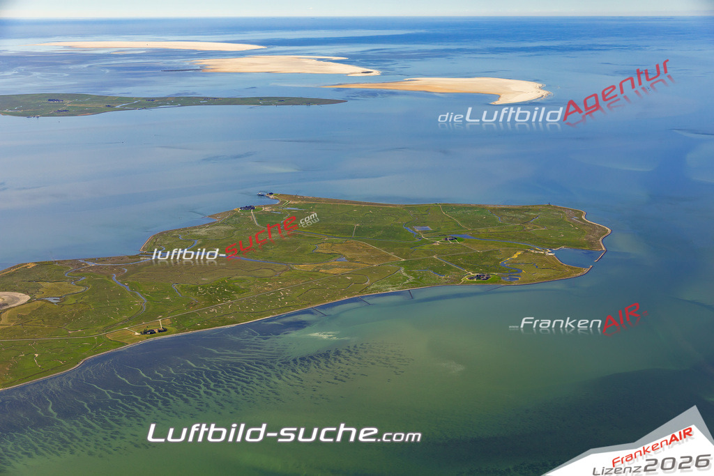 Das Luftbild der Stadt Langeneß wurde 2022 vom Flugzeug heraus erstellt (keine Drohnen-Aufnahmen) Aufnahmehöhe ca.450 Meter- hohe Bildauflösung und Druck-Qualität. Garantiert!
